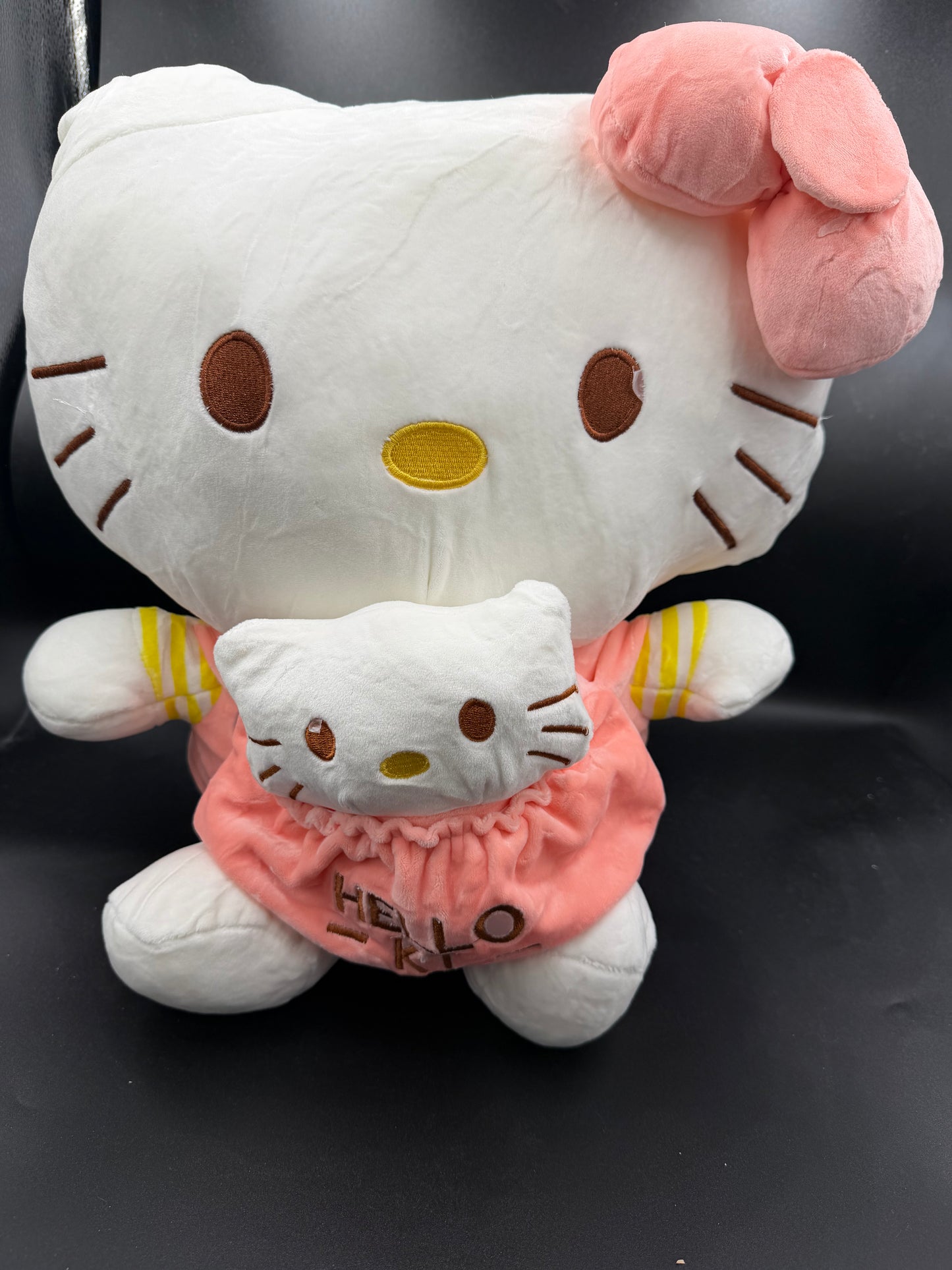 Hello Kitty Plush 🐱💖