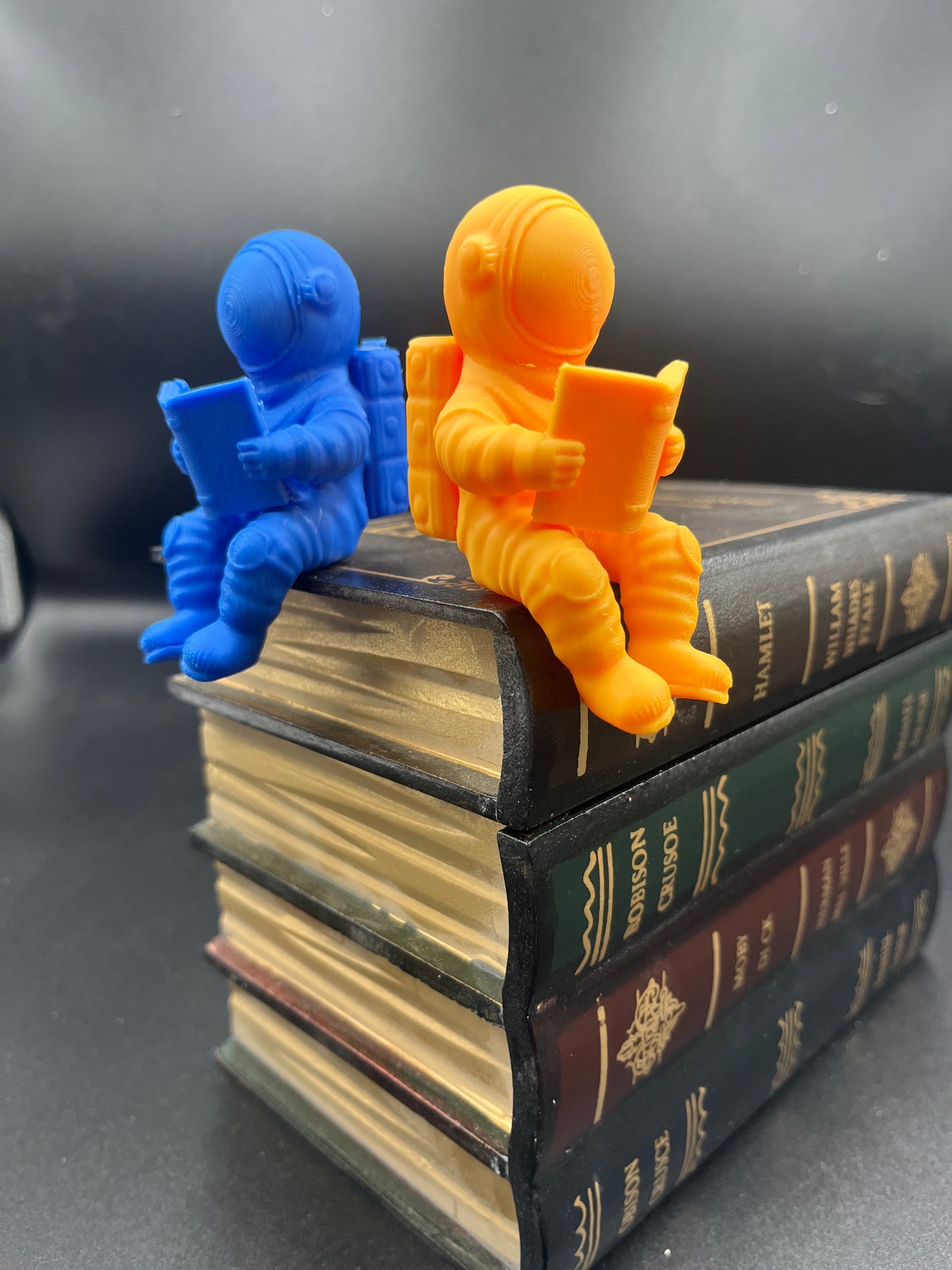 π Cosmic Reader Astronaut Shelf Sitter