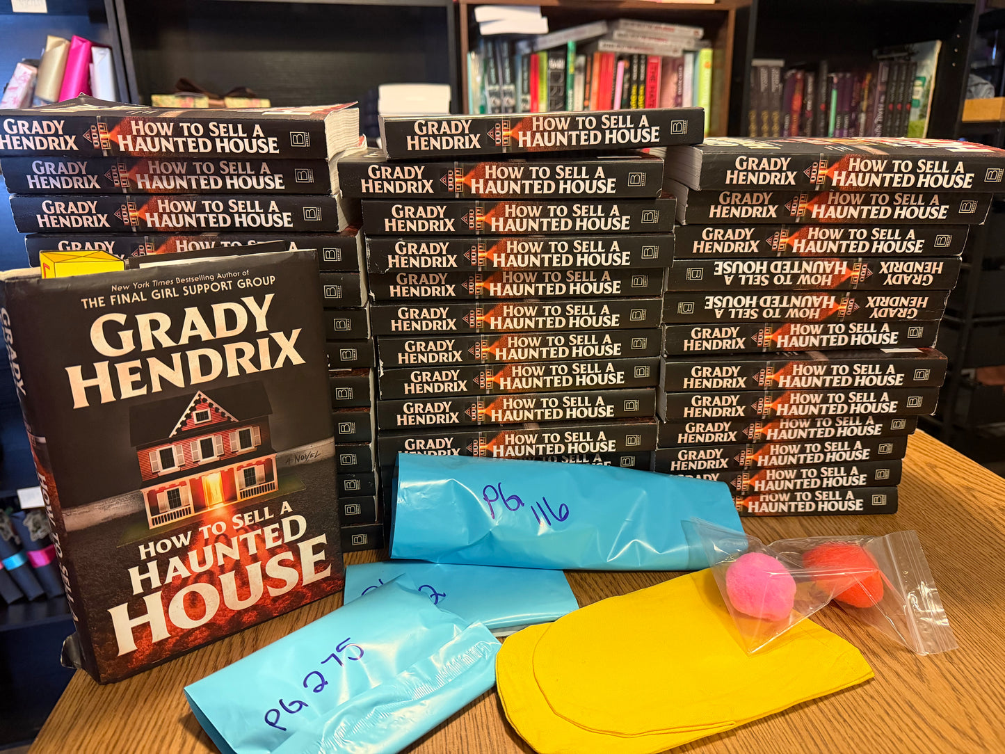 👻 OCTOBER BOOK CLUB: HOW TO SELL A HAUNTED HOUSE 🏚️