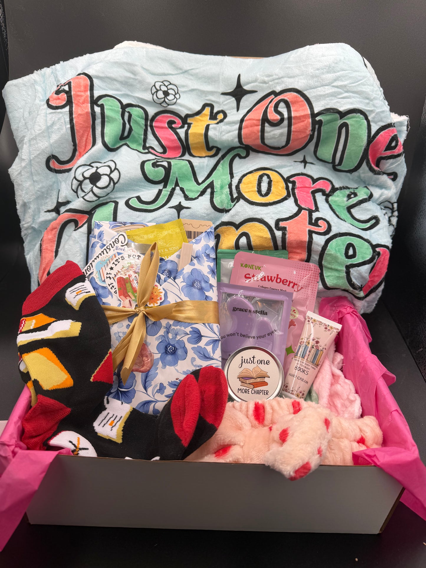 💗 “Momma Needs a Minute” Mother’s Day Box